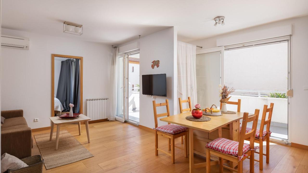 Modern Apt With Terrace 4 Min Walk To The Beach Split Buitenkant foto