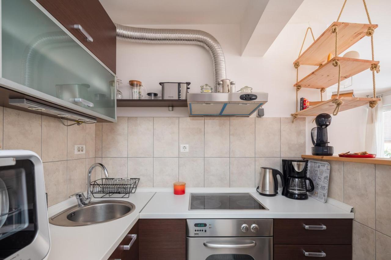 Modern Apt With Terrace 4 Min Walk To The Beach Split Buitenkant foto