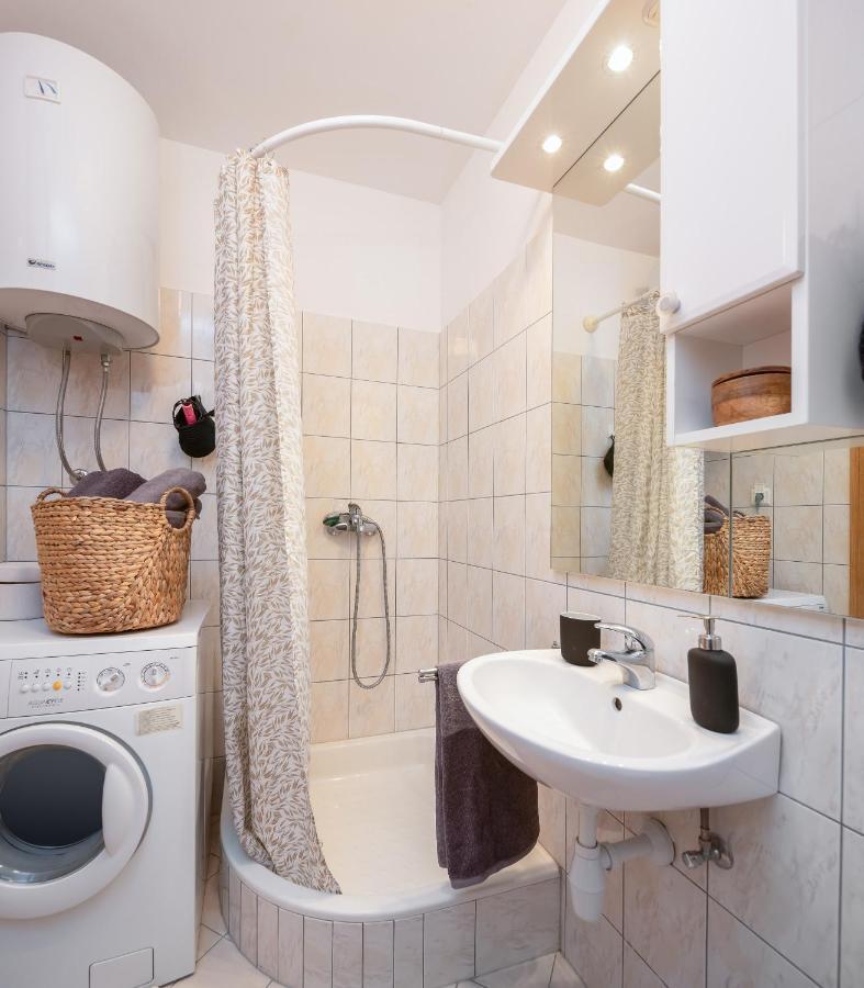 Modern Apt With Terrace 4 Min Walk To The Beach Split Buitenkant foto