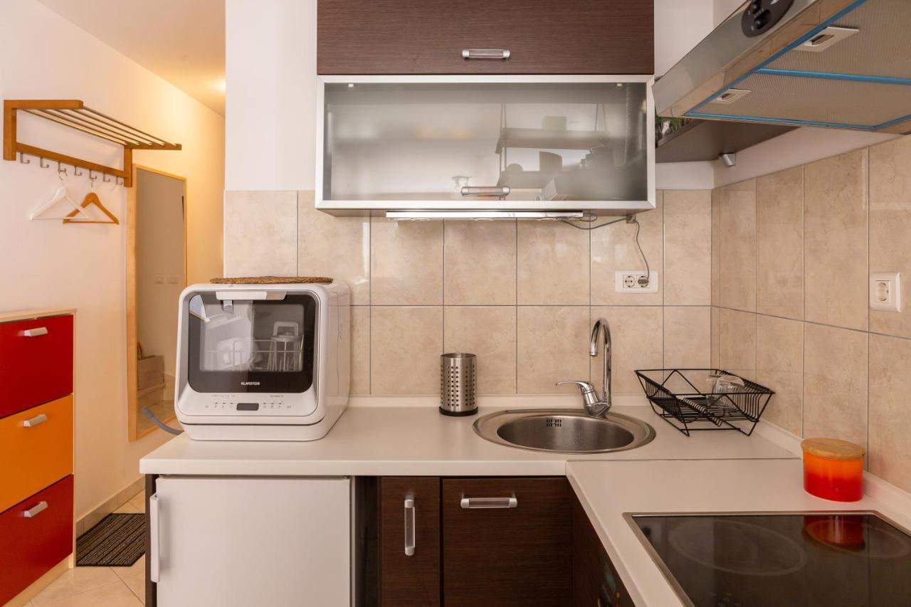Modern Apt With Terrace 4 Min Walk To The Beach Split Buitenkant foto